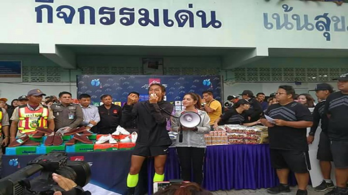 ยิ่งได้ใจไปใหญ่ !! “พี่ตูน”ประกาศ..ผมไม่ใช่ฮีโร่ แพทย์-พยาบาล-เจ้าหน้าที่ทุกโรงพยาบาลต่างหาก "คือฮีโร่ตัวจริง ผมแค่สะพาน"
