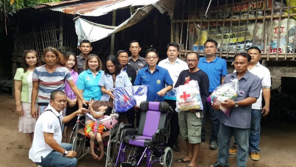 รวมพลังใจ..ช่วยเหลือคนไทย!! นอภ.เมืองสระแก้ว เยี่ยมผู้ยากไร้พิการ พร้อมให้กำลังใจ..!! (มีคลิป)