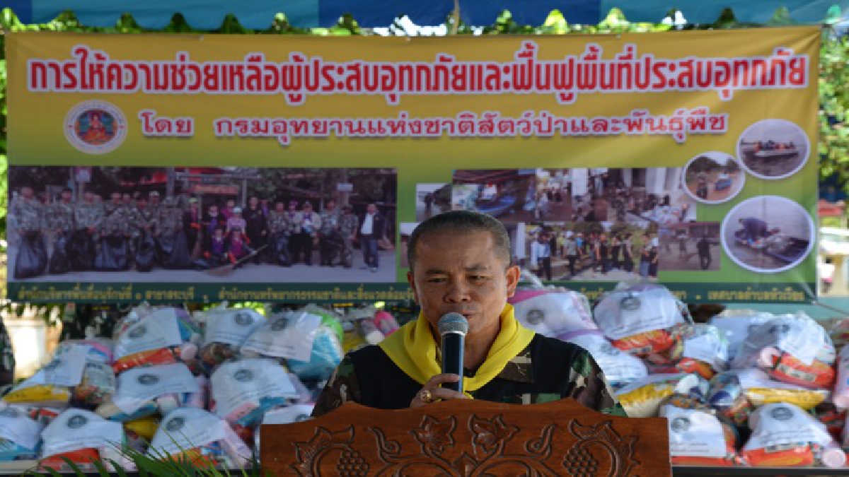 กรมอุทยานแห่งชาติ สัตว์ป่า และพันธุ์พืช ลงพื้นที่ให้ความช่วยเหลือประชาชนที่ประสบอุทกภัยใน จ.พระนครศรีอยุธยา (ชมคลิป)