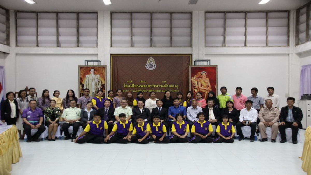 ปลัด ศธ. ควงแขน เลขา สพฐ. หารือโรงเรียนที่ประสบเหตุธรณีพิบัติภัยสึนามิ ปรับหลักสูตรให้สอดคล้องกับวิถีชีวิตชุมชนเพื่อต่อยอดสายอาชีพ