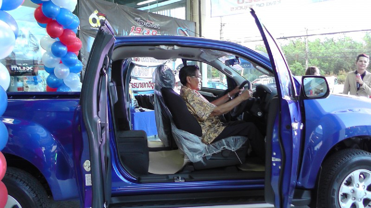 นครนายก บริษัทนครนายกอีซูซุเซลส์ จำกัด เปิดตัวรถยนต์ตัวใหม่