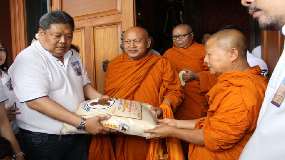 ครบรอบวันคล้ายวันเกิด 56 ปี ของว่าที่ร้อยตรีสมทรง สรรพโกศลกุล นายกเทศมนตรีนครพระนครศรีอยุธยา พร้อมครอบครัวทำบุญเลี้ยงถวายภัตตาหารเพล
