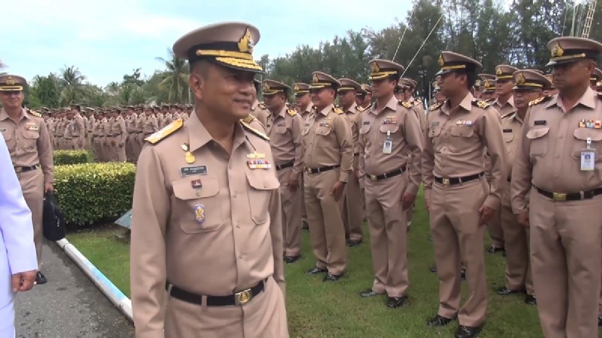 ผู้บัญชาการทหารเรือ ลงพื้นที่ทัพเรือภาค 2 จ.สงขลา เตรียมพร้อมช่วยเหลือประชาชนช่วงฤดูมรสุม (ชมคลิป)