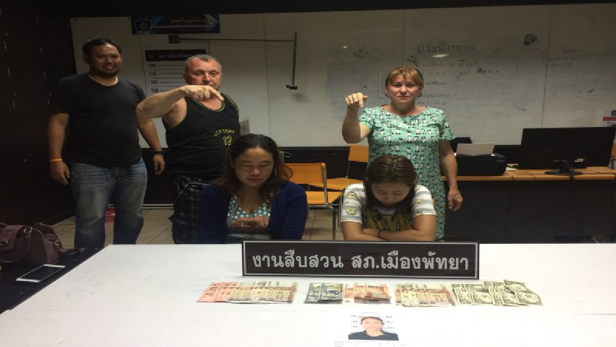 ตร.รวบ 2 สาวพร้อมของกลางคาห้องพักคนงานเก็บขยะ หลังพาพวกบุกงัดห้องหนุ่มรัสเซีย กวาดเงินเกลี้ยง (ชมคลิป)