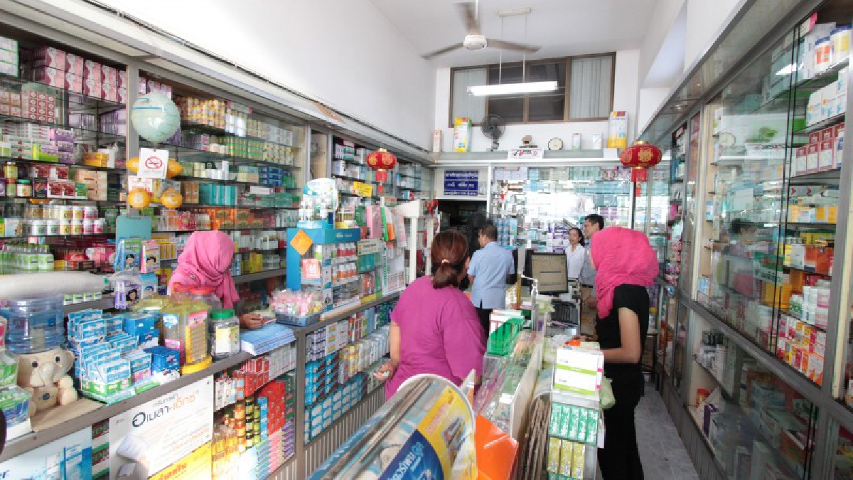 สสจ.นราธิวาสตื่นตัวป้องกันการขายยาอันตรายในร้านขายยา หลังระบาดหนัก นำไปใช้เป็นส่วนผสมยาเสพติดใน จชต. (ชมคลิป)