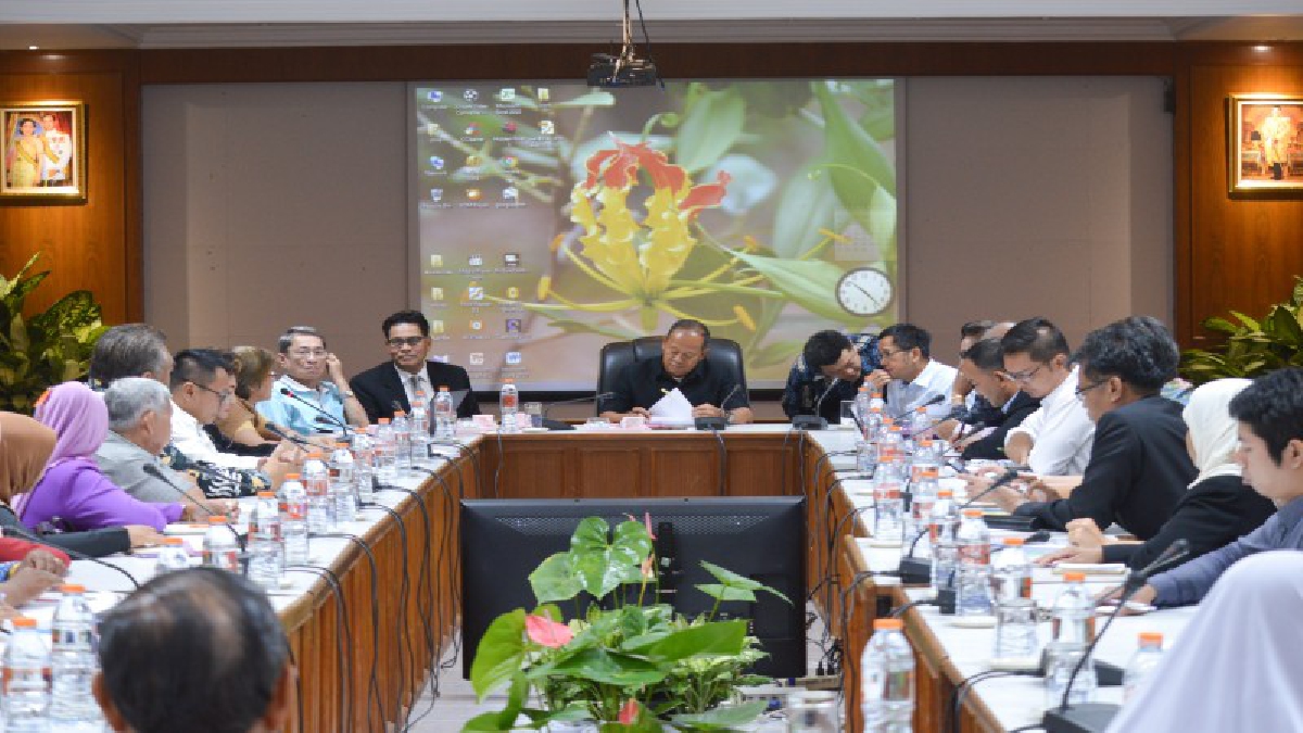 นราธิวาส จัดประชุมคณะกรรมการประสานและขับเคลื่อนนโยบายสานพลังประชารัฐประจำจังหวัดนราธิวาส ดำเนินการค้นหาต้นแบบ ต่อยอดและขยายความสำเร็จ