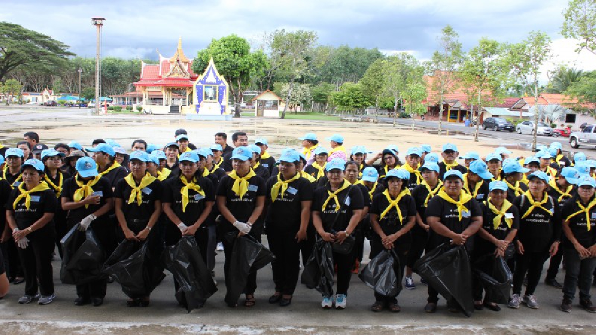 จิตอาสาอำเภอนาโยง จ.ตรัง ร่วมพัฒนาและทำควาสะอาดสถานที่สาธารณะ