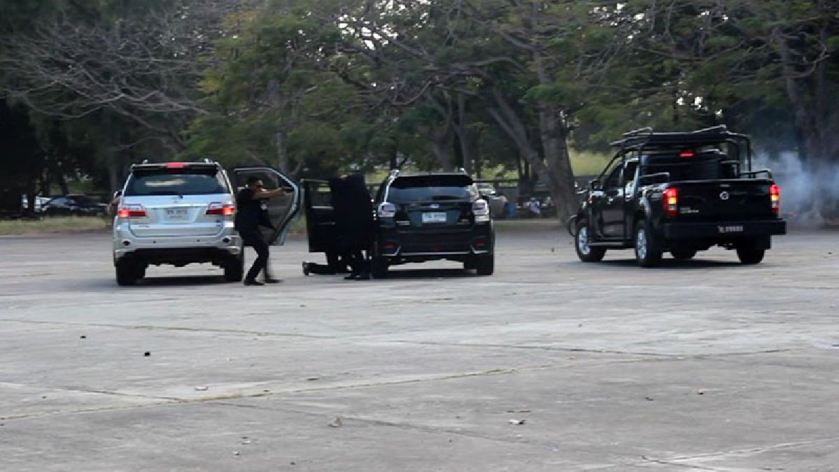 ยิงกันยิ่งกว่าในหนัง !! ตร.ภาค 3 จำลองเหตุการณ์ฝึกยุทธวิธีตร. ขับรถไล่ล่ายิงกันสุดระทึก