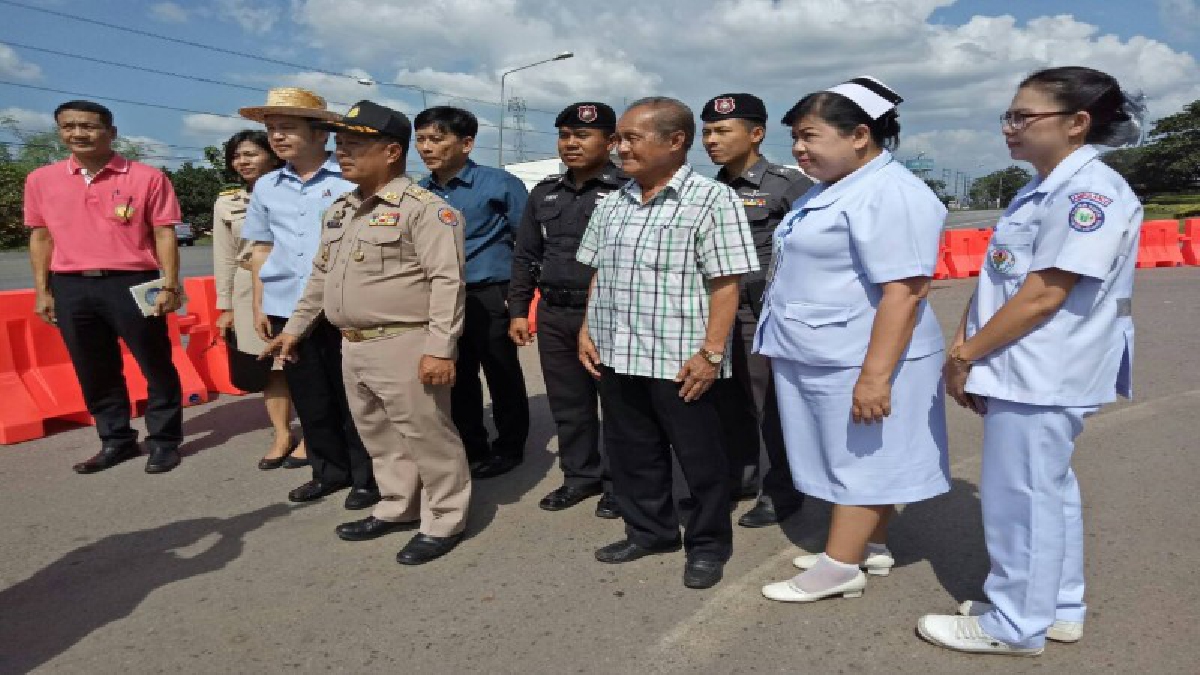 แขวงการทางปราจีนบุรี วางแนวแบริเออร์ป้องกันอุบัติเหตุหน้า รพ.ก่อนถึงสิ้นปี!!!