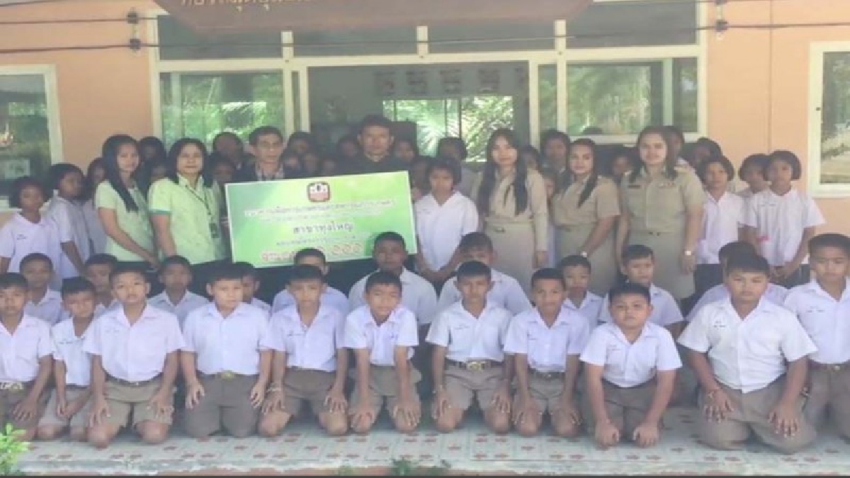 ทุนอาหารกลางวัน!!?ธ.ก.ส.สาขาทุ่งใหญ่ เมืองคอน –สนับสนุนทุนอาหารกลางวันโรงเรียนเศรษฐกิจพอเพียงโรงเรียนละ 10,000 บาท