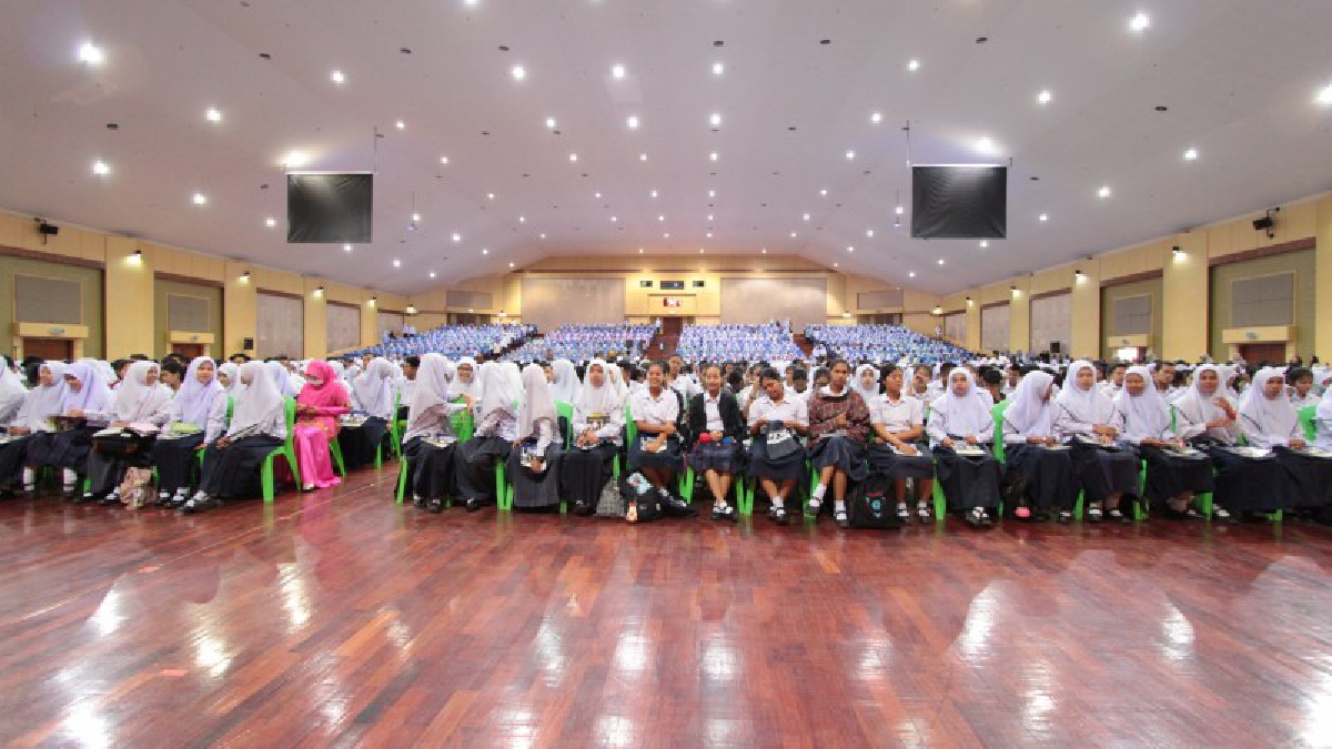 สานฝันให้เป็นจริง!! นักเรียน จชต. กว่า 3,000 คน ร่วมตามหาฝัน เข้าโครงการสานฝันเยาวชนไทย สู่รั้วมหาวิทยาลัย ติวก่อนสอบ