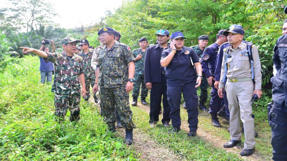 ทวงคืนผืนป่า !! ผวจ.ระนองนำจนท.สนธิกำลังร่วมกับ 3 ชุดเฉพาะกิจกระทรวงทรัพฯ ยึดคืนทุ่งสงวนเลี้ยงสัตว์ 1,200 ไร่