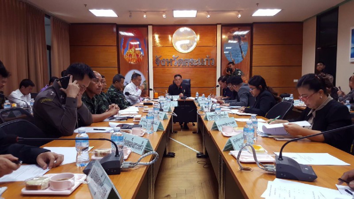 ต่างด้าวเข้าเมือง 2 หมื่นคน !! สระแก้วประชุมด่วน เตรียมรับมือแรงงานกัมพูชาเข้ามาตัดอ้อย 1 ธ.ค.นี้..!! (มีคลิป)