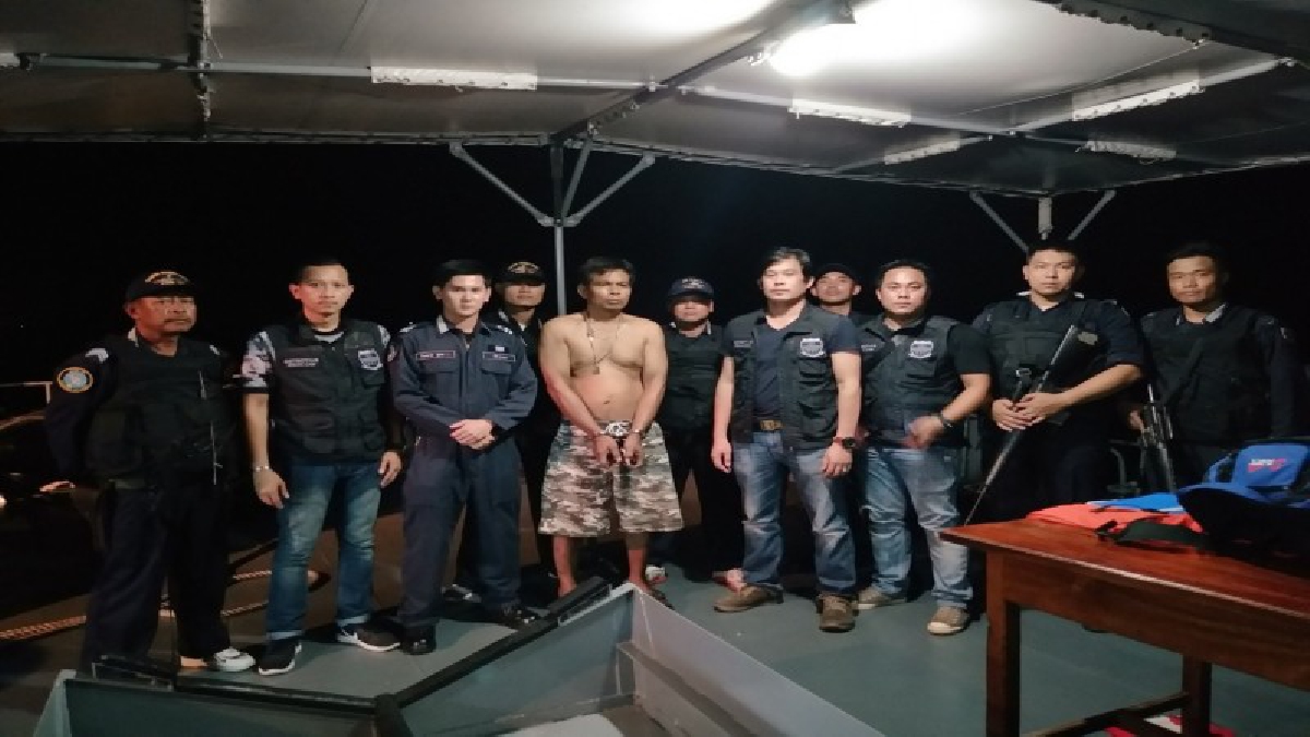 ทรภ.1 ส่งเรือรบร่วมดีเอสไอ จับผู้ต้องหาค้ามนุษย์กลางทะเล