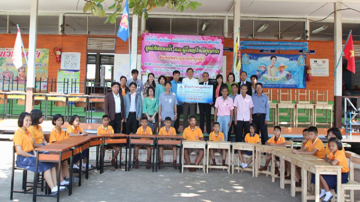 ธารน้ำใจหลั่งไหล !! มูลนิธิหยดน้ำ มอบเงิน-อุปกรณ์การเรียนการสอนช่วย ร.ร.บ้านห้วยเป้าเหนือ ที่ถูกไฟไหม้อาคารเรียน