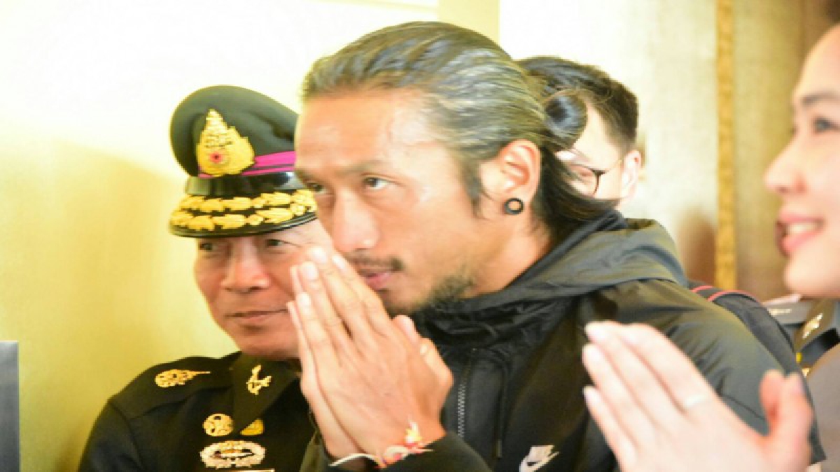 สมเด็จพระเจ้าอยู่หัว พระราชทานช่อดอกไม้-สิ่งของให้ “ตูน บอดี้สแลม” รับสั่งให้กำลังใจปฏิบัติภารกิจสำเร็จ