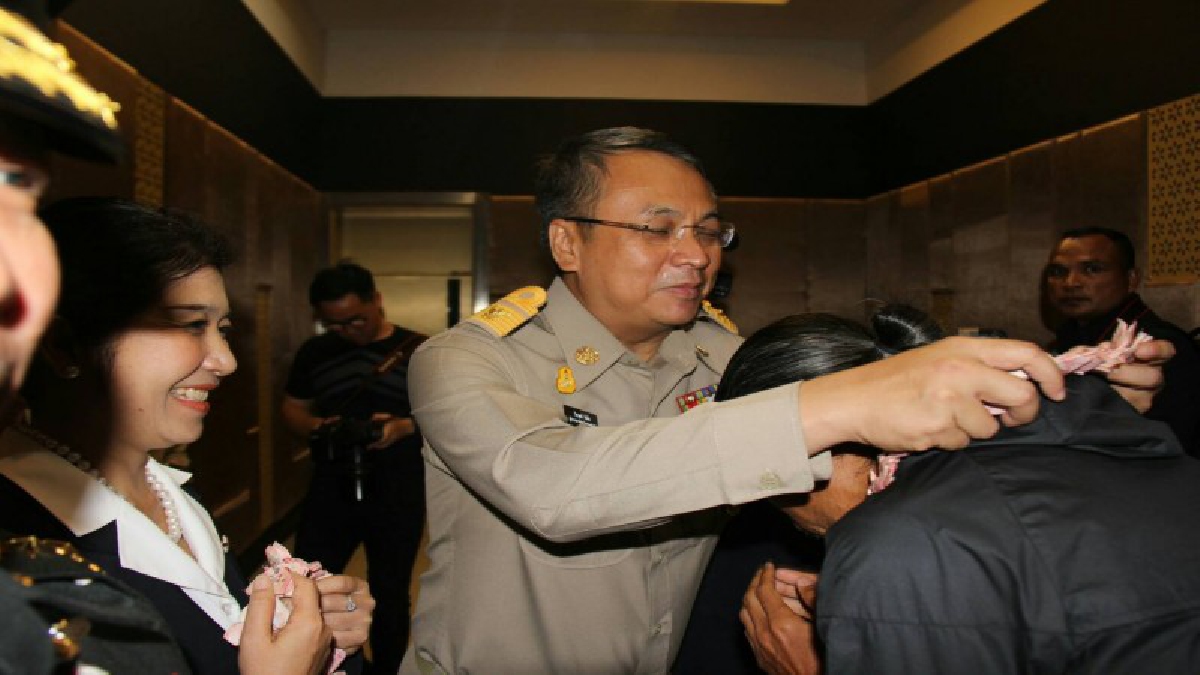 เตรียมสายธารแบงค์ยี่สิบยาวที่สุดในประเทศ.. กว่า 5 แสนบาท !!  มอบให้ตูน บอดี้สแลม เมื่อวิ่งเข้าสู่พื้นที่ จ.สุราษฎร์ธานี