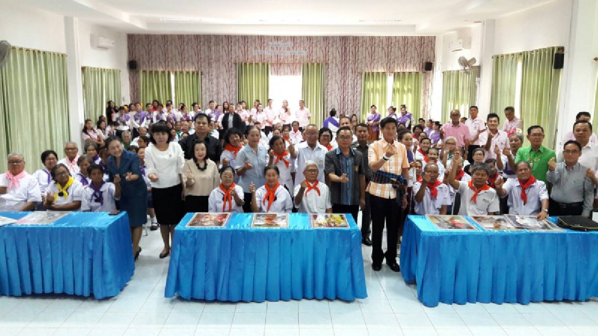 ผวจ.หนองคาย ตรวจเยี่ยมโรงเรียนผู้สูงอายุเทศบาลตำบลหนองสองห้อง สร้างขวัญและกำลังใจแก่ผู้สูงอายุ (มีคลิป)