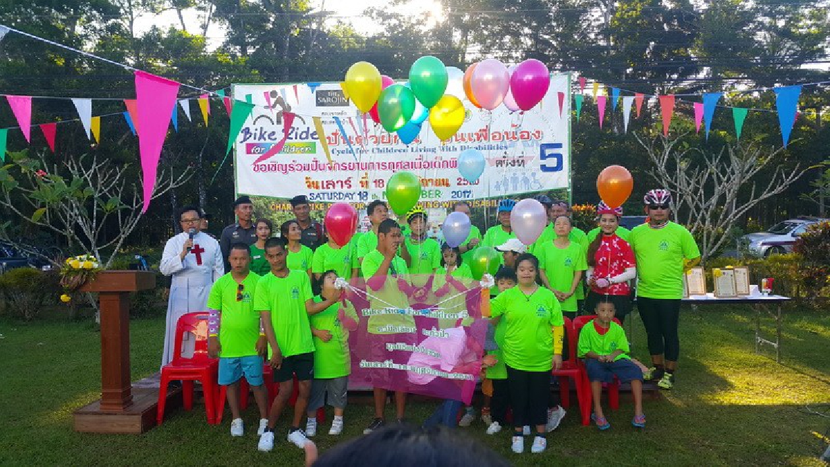 แสนดีใจ...นักปั่น และ รีสอร์ทย่านเขาหลัก ร่วมกิจกรรมปั่นจักรยานการกุศลระดมทุนเพื่อเด็กพิการ