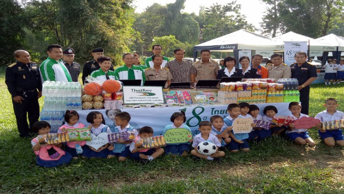 มทบ.32 ร่วมรับมอบผ้าห่มและนำแจกจ่ายให้ประชาชน ช่วงฤดูหนาวใน "โครงการไทยเบฟฯ ร่วมใจต้านภัยหนาวปีที่ 18" จังหวัดลำปาง (ชมคลิป)