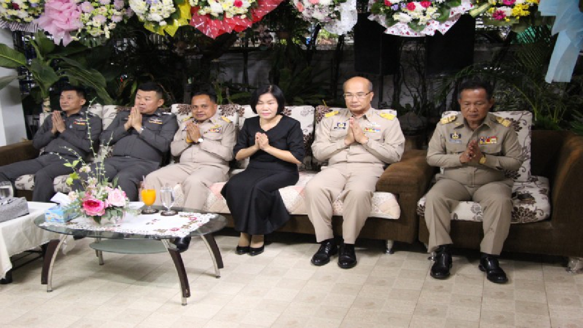 ผบช.ตร.ภาค3 รุดร่วมงานศพ เชิดชู ด.ต.งานจร.เมืองชัยภูมิ ที่ถูกชนดับ ถือเป็นผู้เสียสละชีวิตในหน้าที่