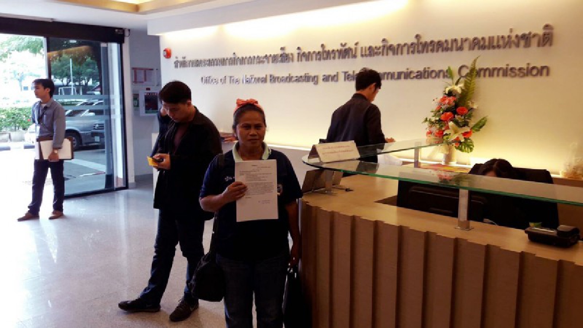 บุก กสทช.-ดีแทค !! ยื่นค้านตั้งเสาส่งสัญญาณโทรศัพท์ในชุมชนผิดกฎหมาย (มีคลิป)