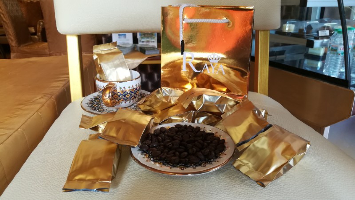 เห็นราคาแล้วตะลึง..!! นักธุรกิจสาวเปิดมุมกาแฟสุดหรู ช็อตเดียว 790 บาท