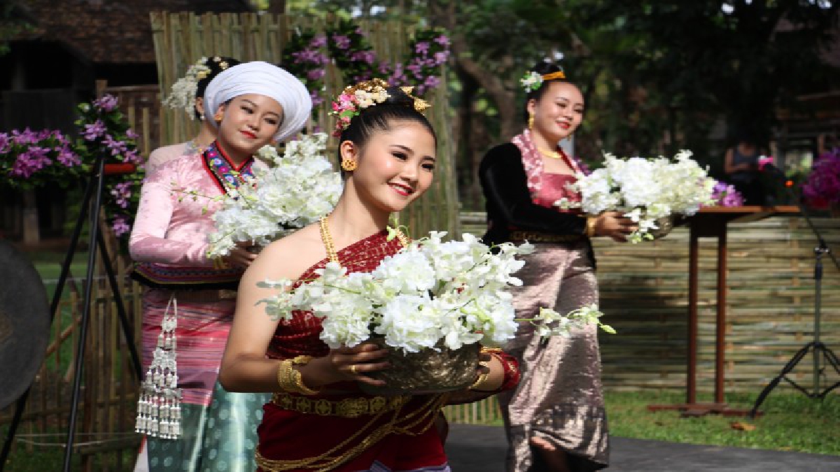 สุดสวยงาม &ldquo;หมู่บ้านล้านนา พิพิธภัณฑ์มีชีวิต วิถีชีวิตล้านนา&rdquo; และ &ldquo;ลานสรวงข่วงศิลป์&rdquo; ณ พิพิธภัณฑ์เรือนโบราณล้านนา