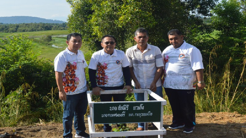 เทศบาลตำบลกะลุวอเหนือ จัดกิจกรรมปลูกต้นไม้ตามโครงการพยุงธรรม ค้ำไทย ถวายองค์ราชินี และประชารัฐร่วมใจ ปลูกต้นไม้ให้แผ่นดิน