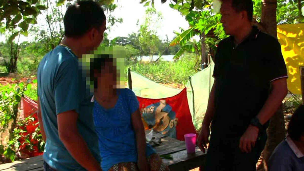 อ้าง กต.ตร.ขายบัตรคอนเสิร์ตการกุศลอาละวาด สร้างความเดือดร้อนให้ชาวบ้านในหลายพื้นที่ บางรายถูกบังคับข่มขู่ จะเอาตำรวจมาค้นบ้าน หากไม่ช่วยซื้อ