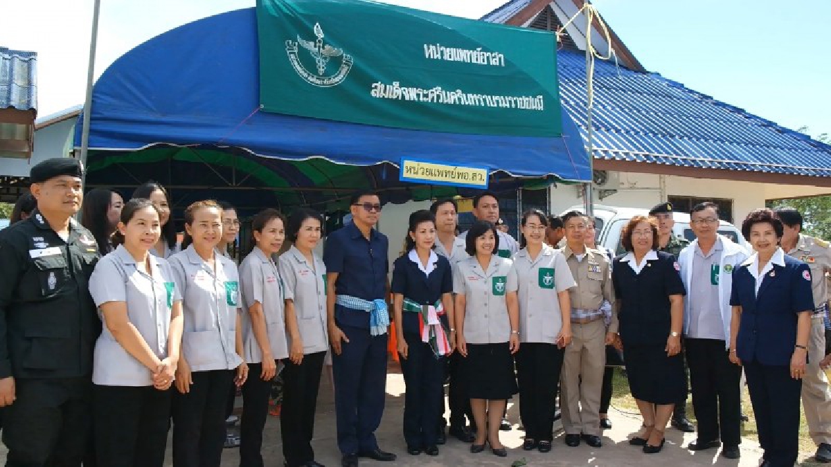 นครพนม!! ออกหน่วยแพทย์เคลื่อนที่ พอ.สว. และโครงการจังหวัดเคลื่อนที่ให้บริการประชาชน