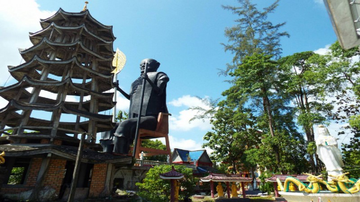 ตั้งเจ้าคณะฯรักษาการ..!! เจ้าคณะจังหวัดภูเก็ต สั่งพักตำแหน่ง เจ้าอาวาสวัดพระนางสร้างแล้ว กรณี..สร้างหลวงพ่อแช่มและรูปปั้นอื่นในวัด