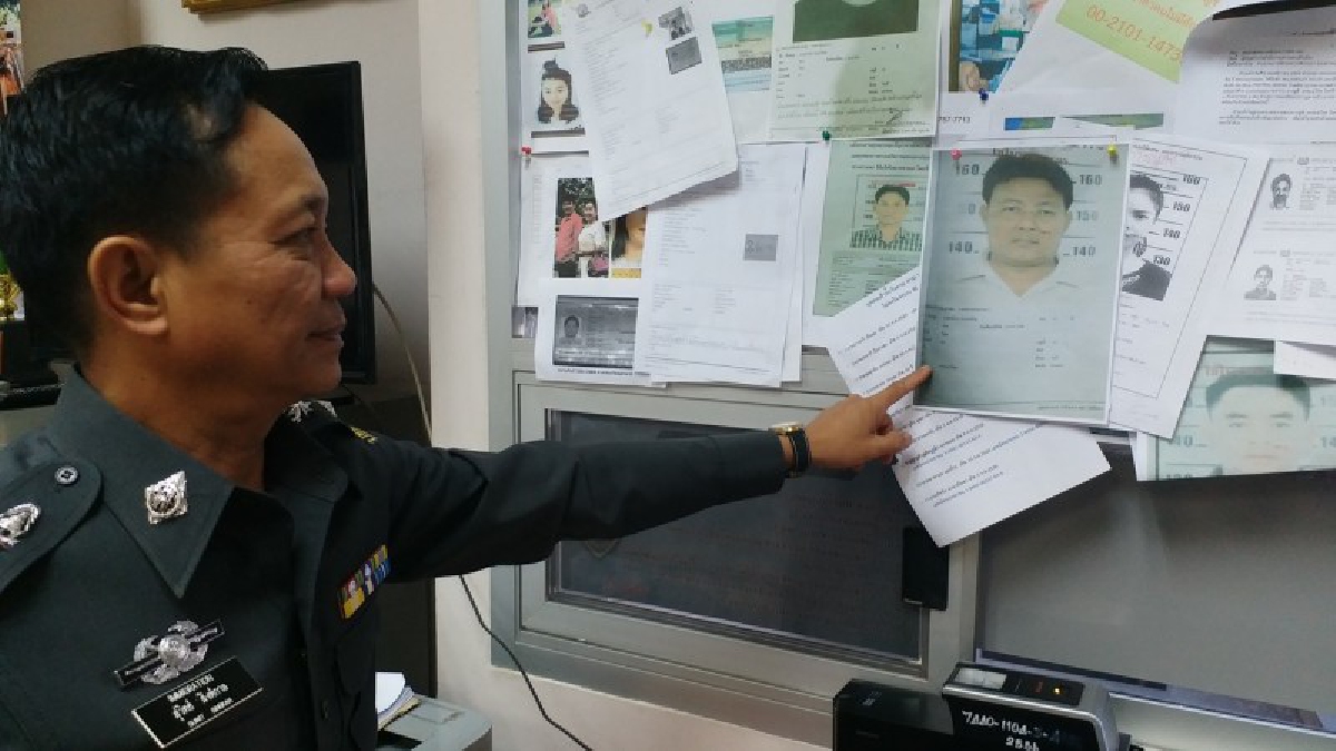 กวาดส่องสายตาทุกคารางนิ้ว..!! ตม.คุมเข้มชายแดน สกัดล่า "ครูอ๋อง" ผู้ต้องหาคดีแพะ "ครูจอมทรัพย์" หวั่นหลบหนีไปฝั่งลาว (มีคลิป)