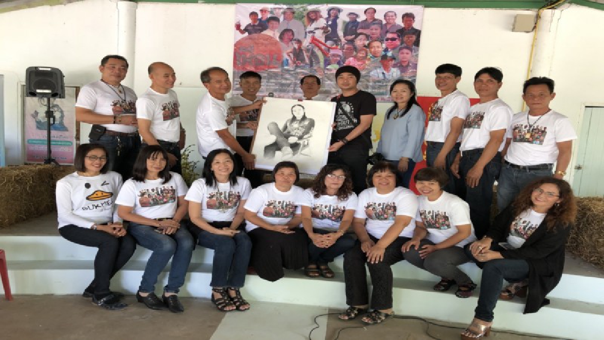 ด้วยรักและผูกพัน ศิษย์เก่า เอกศิลปศึกษา วิทยาลัยครูอุดรธานี ปี 2526 จัดกิจกรรมพบปะสร้างสรรค์ ศึกษางานเศรษฐกิจพอเพียง