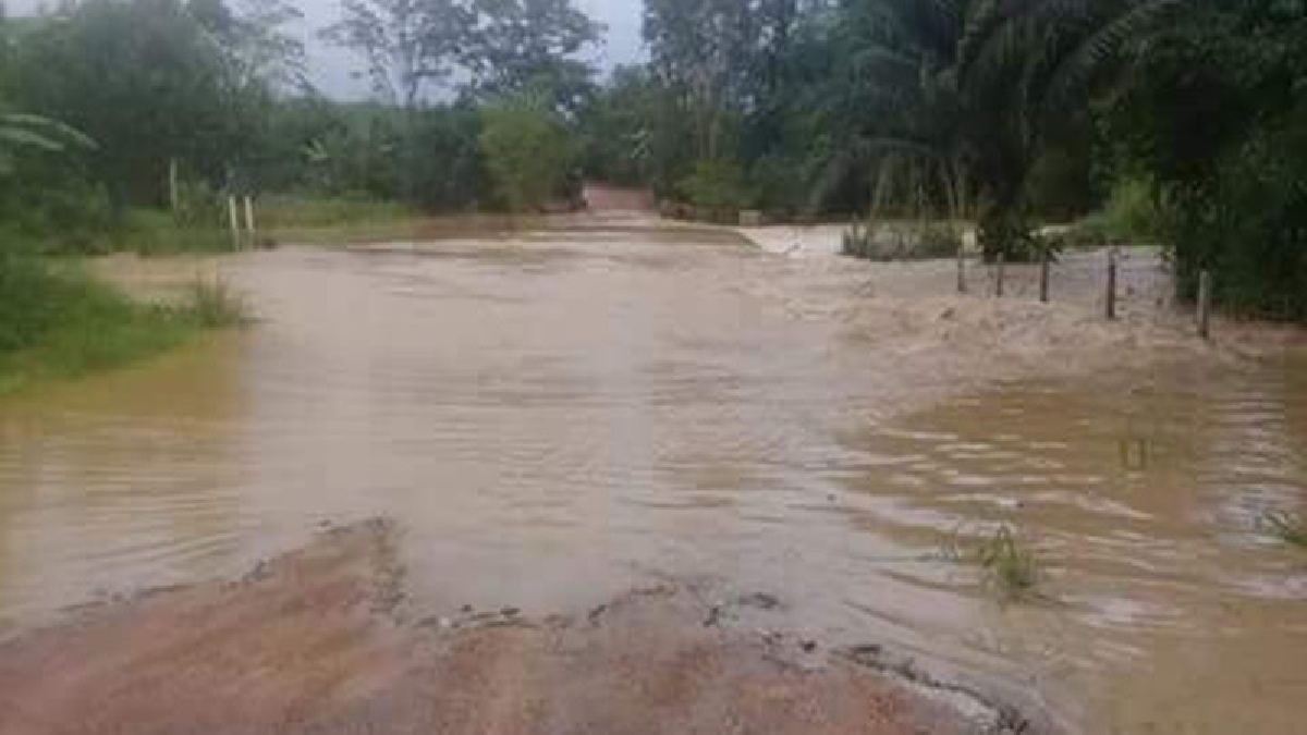 สุราษฎร์ฯอ่วม !! ฝนตกหนักคืนเดียว กระทบหลายจุด ผู้ว่าฯเร่งออกหนังสือเตือน ขยายการเฝ้าระวังไปจนถึง 30 พ.ย. (มีิคลิป)