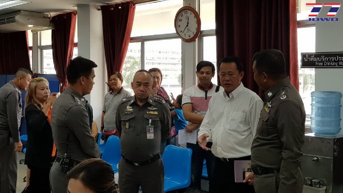 โรงพักเมืองปราจีนบุรี เตรียมพร้อมให้บริการผู้ป่วย ที่จะเดินทางมารับยาหมอแสงขณะที่ ผบช.ภ.2 เดินทางมาให้กำลังใจผู้ป่วยและญาติ (คลิป)