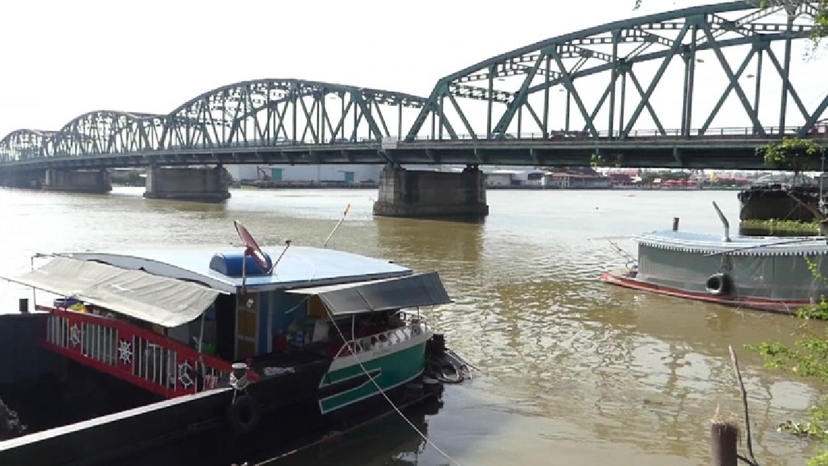 เร่งวางแผนกู้เรือ..!!! หลังเรือบรรทุกกังหันลมล่มกลางเจ้าพระยา ขณะนี้ จนท.ได้จัดการประสานงาน บ.ประกันภัยของเรือ เพื่อวางแผนกู้เรือต่อไป