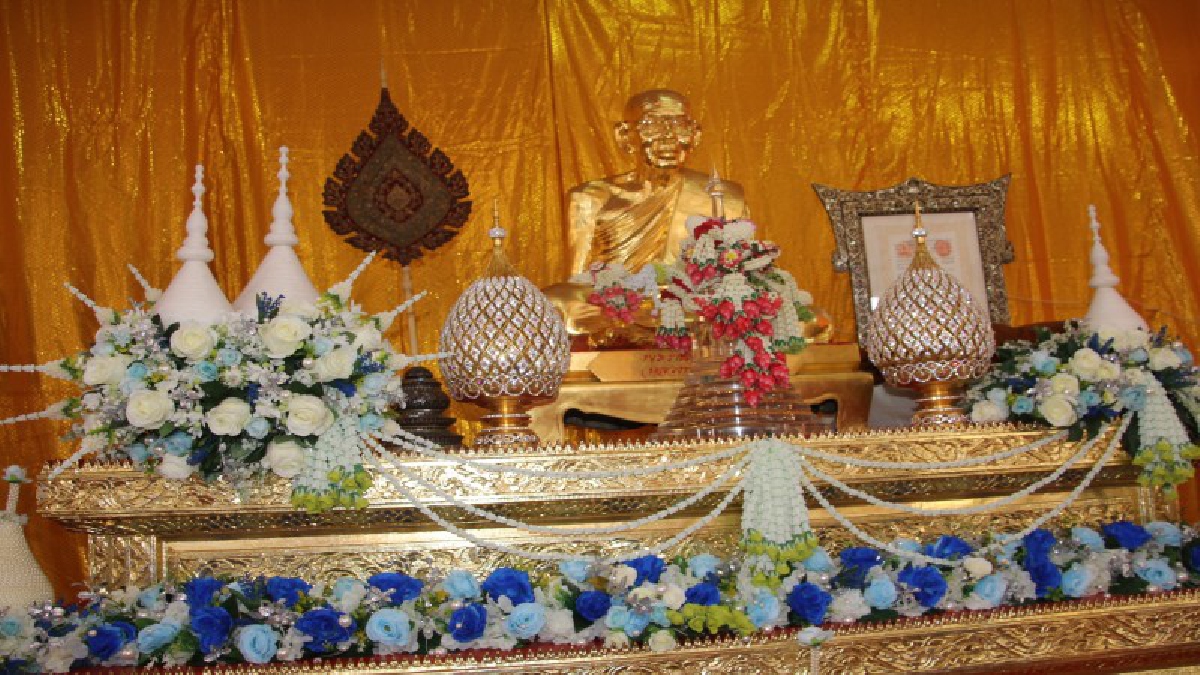 วัดศาลาปูนวรวิหารจัดพิธีบรรจุเกศา อัฐิ พระราชสิทธิมงคล หลวงพ่อสวัสดิ์ พร้อมกับเลี้ยงอาหารผู้สูงอายุ และแจกผ้าห่ม 1,996 ผืน (มีคลิป)