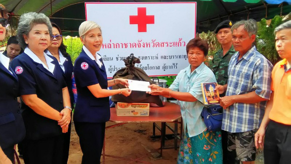 เหล่ากาชาดสระแก้ว..!! นำสิ่งของพระราชทานมอบให้แก่ผู้ประสบอัคคีภัยใน อ.โคกสูง จ.สระแก้ว