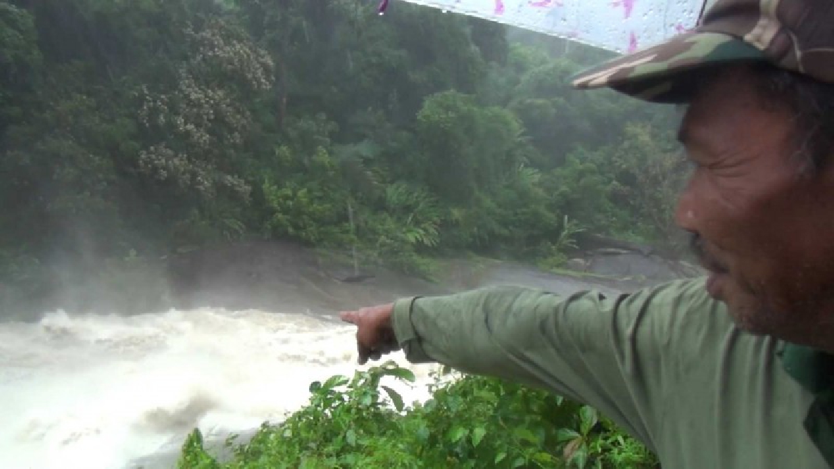 เตือนภัยเร่งด่วน !! ฝนถล่มนครศรีธรรมราชต่อเนื่อง น้ำป่าต้นน้ำเขาหลวงทะลัก "หลายจุดจ่อวิกฤติ" (มีคลิป)