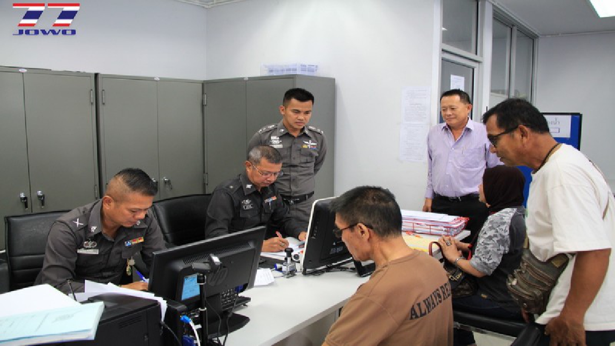 ผู้ป่วยมะเร็งทั่วสารทิศ เดินทางลงทะเบียน"รับยาหมอแสง" ผู้ป่วยเก่าเปิดใจ..รับยาหมอแสงมา "อาการดีขึ้น" (มีคลิป)