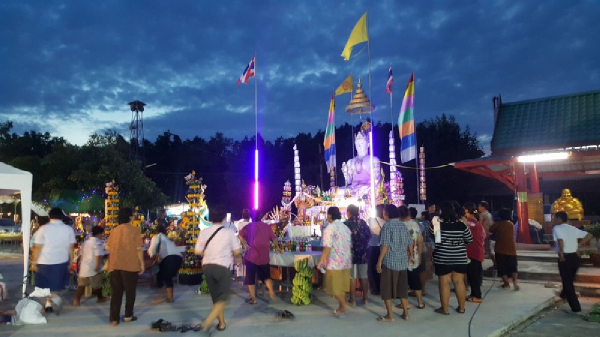 โค้งสุดท้าย แรงไม่หยุด !! ชาวบ้านหลั่งไหลขอพร "พ่อปู่ศรีสุทโธ แม่ย่าศรีปทุมมาวัดคันทด (คำชะโนด 6)" (มีคลิป)