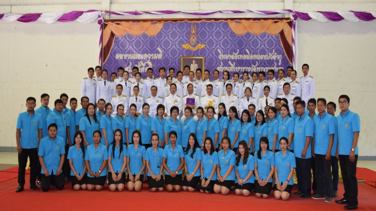 ชาวอาชีวศึกษาหนองบัวลำภู อัญเชิญรางวัลสถานศึกษาพระราชทาน..!! (ชมคลิป)