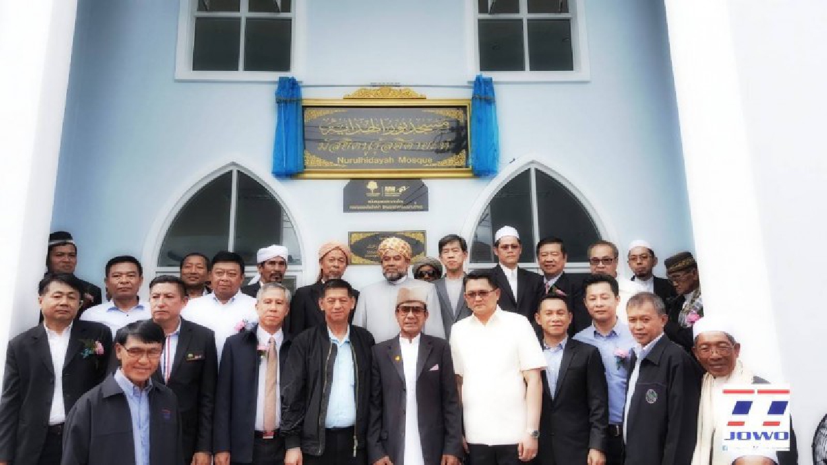 ผู้แทนฯพณฯ จุฬาราชมนตรี ผู้นำสูงสุด ของศาสนาอิสลามในประเทศไทย เดินทางมาเปิดอาคาร มัสยิดนูรู้ลฮิดายะห์ ของชุมชนมุสลิม ชาวมาบตาพุด จ.ระยอง