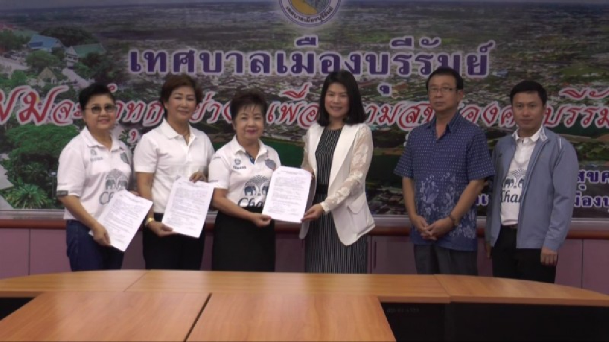 บุรีรัมย์..!! สามผู้สูงอายุมีอันจะกิน นำร่องสละเบี้ยคนชรา เข้ากองทุนผู้สูงอายุ หลังกระทรวงการคลัง ประกาศให้ผู้ที่มีเพียงพอแล้วมาบริจาค