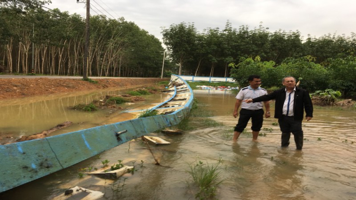 ไม่ทอดทิ้ง...!!! ผอ.ศูนย์เฉพาะกิจฯ สพฐตรวจ ร.ร.ที่ถูกน้ำท่วมซ้ำซาก ย้ำฝึกแผนเผชิญเหตุเตรียมพร้อมนักเรียนต้องอยู่กับธรรมชาติให้ได้