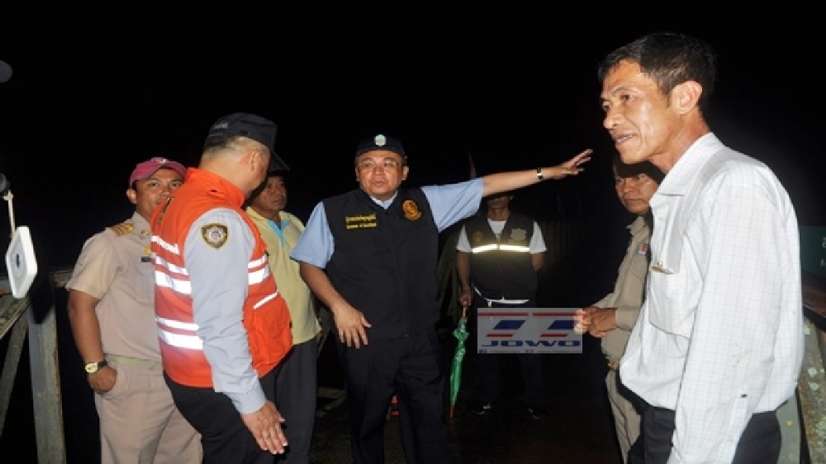 พ่อเมืองเร่งเปิดทางช่วยเหลือประชาชน หลังน้ำป่าหลาก-ดินสไลด์ ทำถนนชำรุด น้ำท่วมสะพาน ไฟฟ้าดับ (มีคลิป)