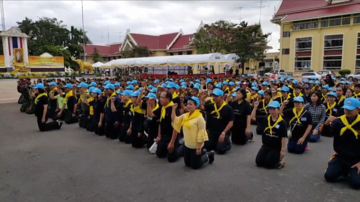 ชาวเพชรบุรีร่วมใจ !! กิจกรรมบำเพ็ญสาธารณะประโยชน์ ภายใต้ชื่อ “ความสุขจากพ่อ สู่ผืนแผ่นดิน” (มีคลิป)