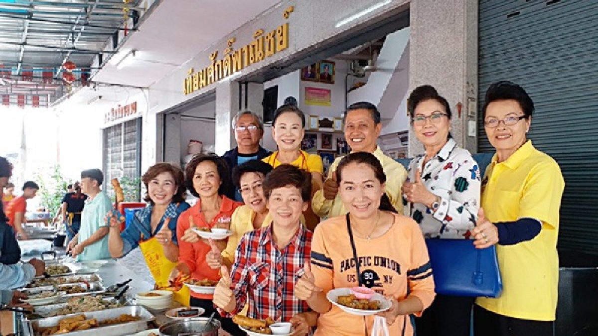ฟังแล้วซึ้งใจ !! ชาวไทยเชื้อสายเวียดนามใจบุญ ตั้งโรงทานถวายเป็นพระราชกุศลแด่ในหลวง ร.9 ทำดีเพื่อพ่อ (มีคลิป)