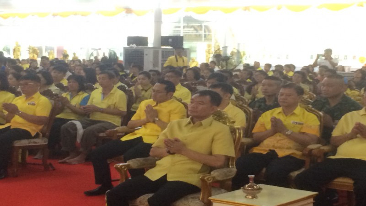 สามพราน !! จัดกิจกรรมทำบุญตักบาตรวันพ่อ ถวายเป็นพระราชกุศลแด่พ่อหลวง ร.9